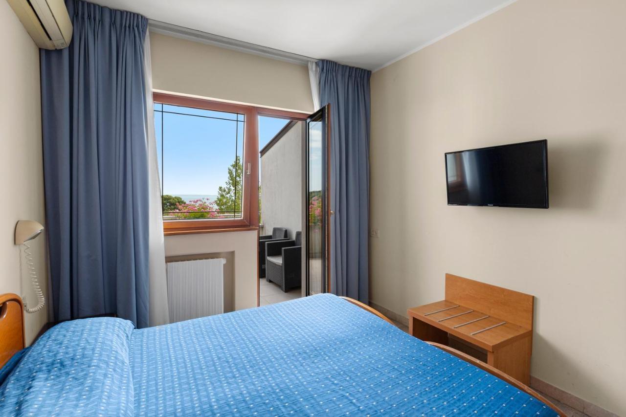 Hotel Ai Sette Nani Sistiana Eksteriør billede